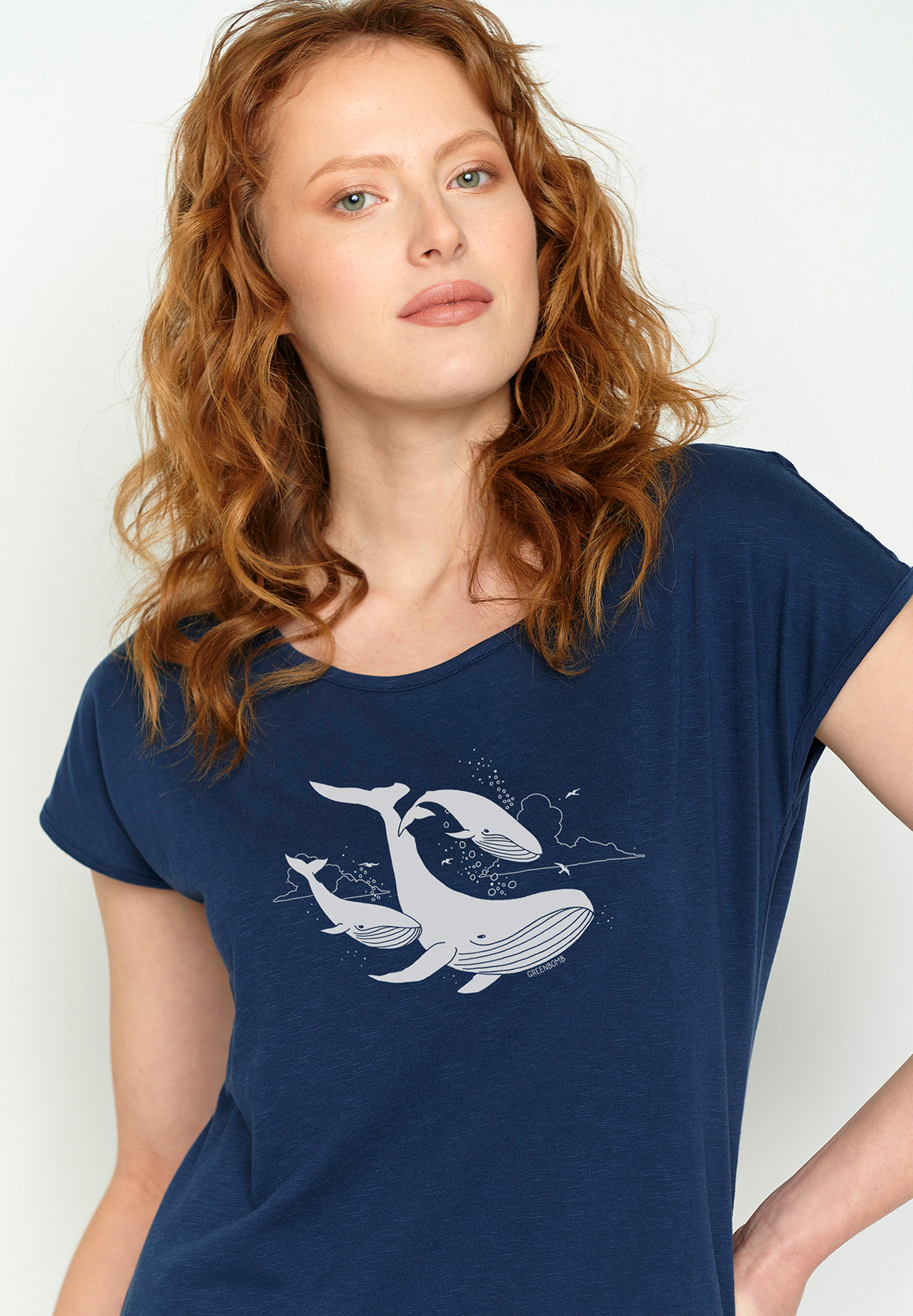 ⋆ Nachhaltige Whale Mode Green T-Shirt ⋆ Flying Bella modré